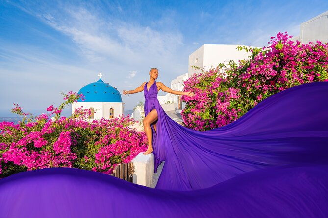 1-hour-flying-dress-photoshoot-in-santorini