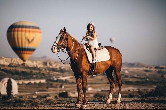 2-hours-horse-riding-with-balloons-at-sunrise-in-cappadocia