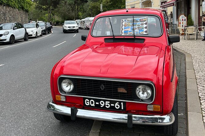 2-hours-sintra-experience-renault-4l-tour