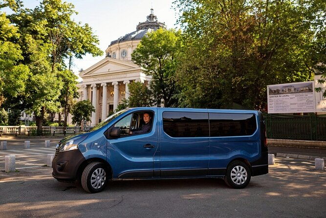 airport-transfer-with-mini-van-for-8-passangers