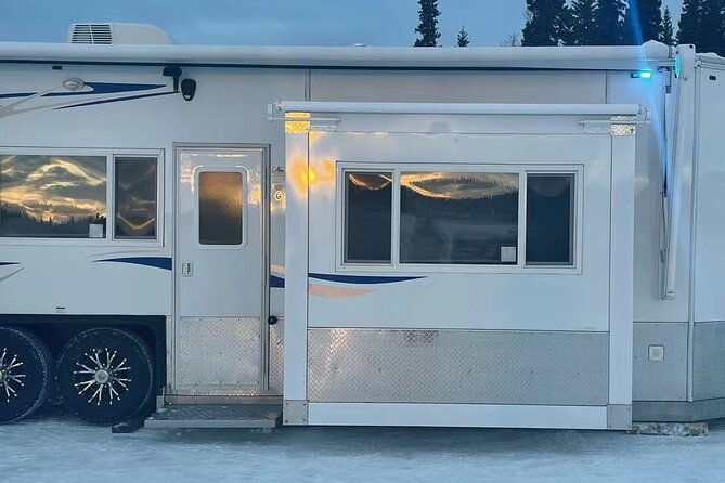 alaska-guided-luxury-ice-fishing-tour-small-group