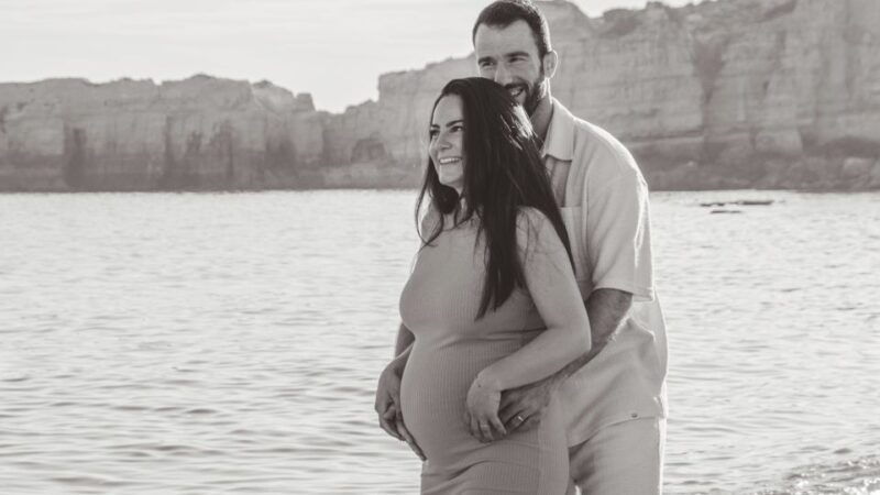 algarve-photoshoot-for-couple-family-portrait
