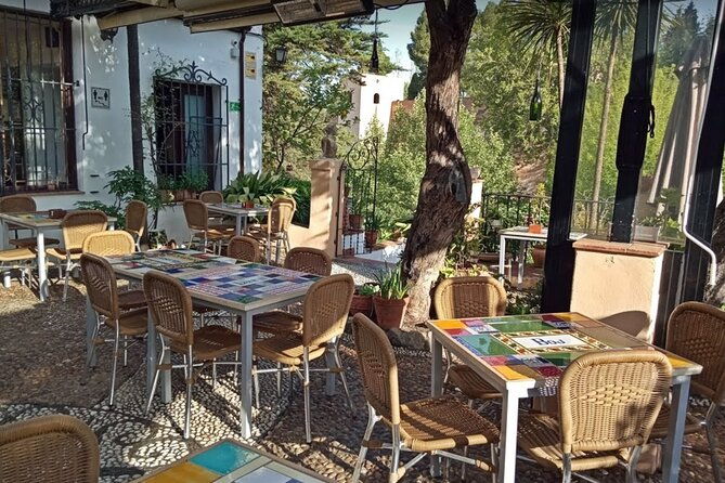 alhambra-and-nasrid-private-walking-tour-with-food-tasting
