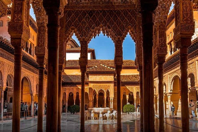 alhambra-palace-private-tour-with-private-local-guide-and-admission-tickets