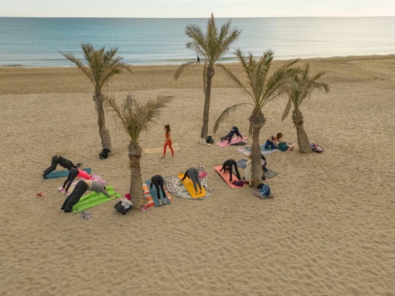 alicante-sunrise-yoga-class-on-the-beach-breakfast