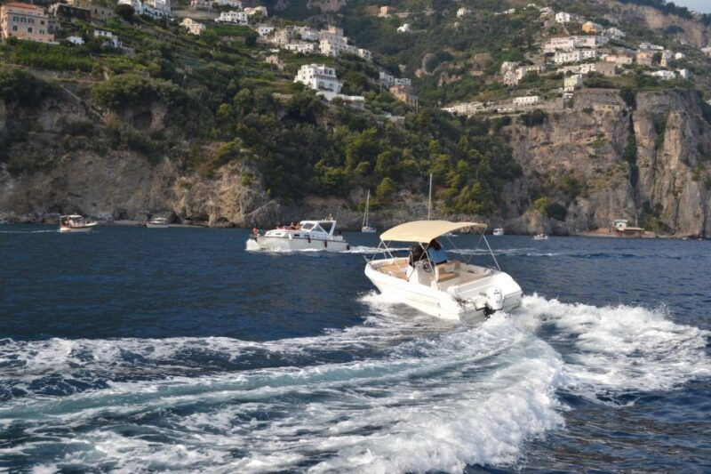 amalfi-coast-rent-boats-in-salerno-without-license