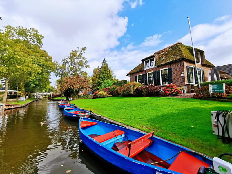 amsterdam-giethoorn-afsluitdijk-and-zaanse-schans-day-trip