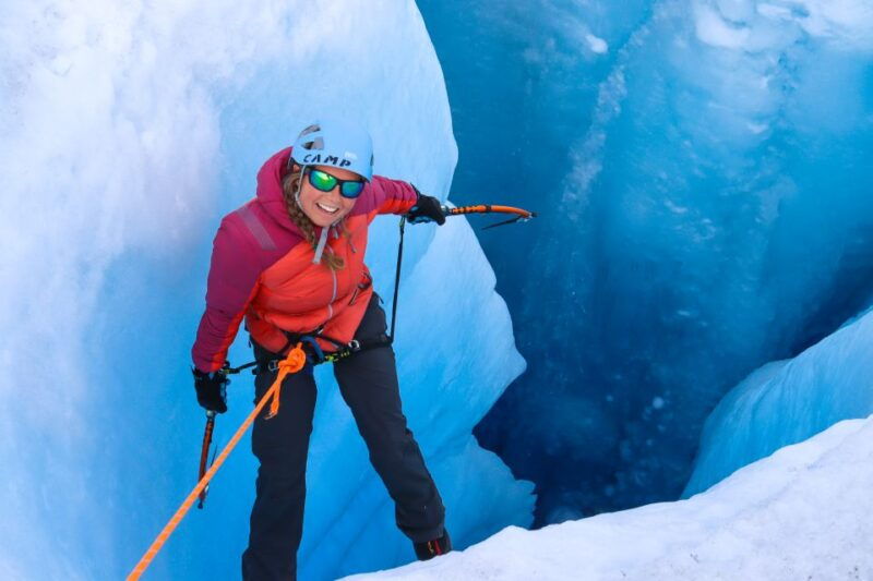 anchorage-knik-glacier-helicopter-and-ice-climbing-tour