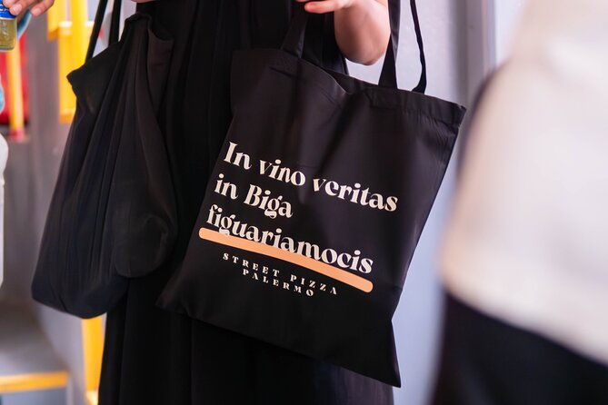 aperitif-on-a-bus-tour-around-the-city-of-palermo