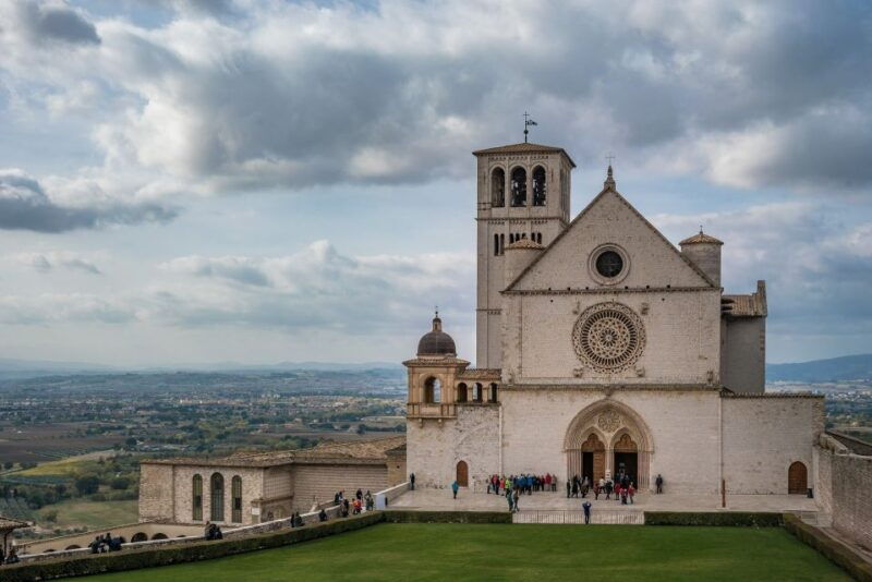 assisi-private-guided-tour-of-the-basilica-of-saint-francis