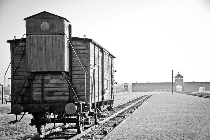 auschwitz-birkenau-wieliczka-salt-mine-in-one-day