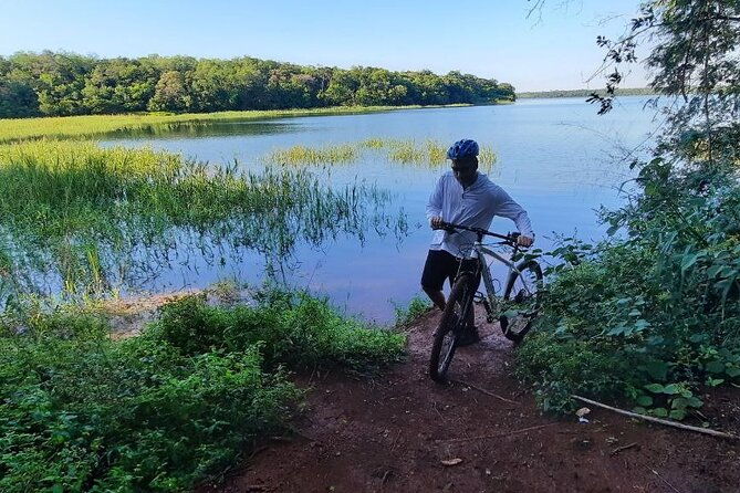 bike-tour-the-shores-of-lake-itaipu-in-the-middle-of-the-forest