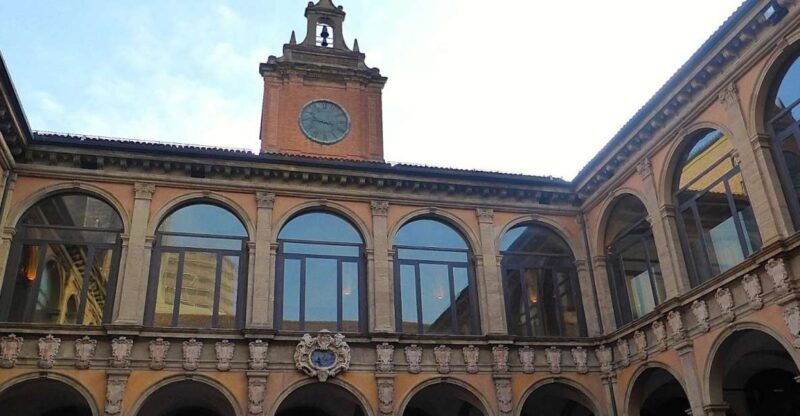 bologna-audio-guided-archiginnasio-visit-with-food-tasting