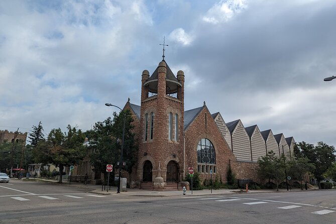 boulder-scavenger-hunt-walking-tour-and-game