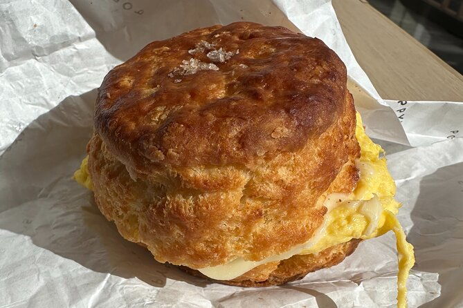 breakfast-sandwich-walking-tour-in-brooklyn