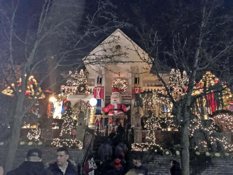 brooklyn-1-5-hour-dyker-heights-christmas-walking-tour