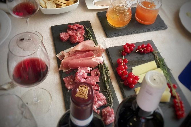 brunello-di-montalcino-wine-tasting-with-tuscan-appetizer-in-ancient-residence