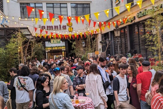 budapest-vibe-ruin-bars-street-art-and-culture-tour