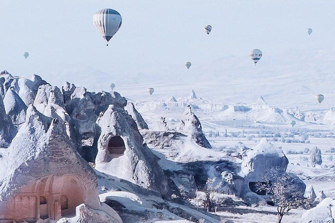 cappadocia-horseback-riding-in-winter-wonderland