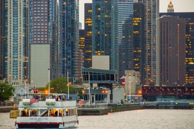 chicago-fireworks-cruise-with-lake-or-river-viewing-options
