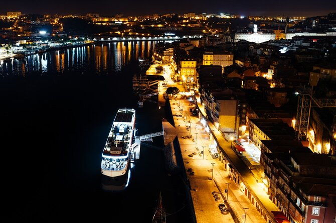 christmas-all-inclusive-dinner-river-cruise-with-dj-on-board