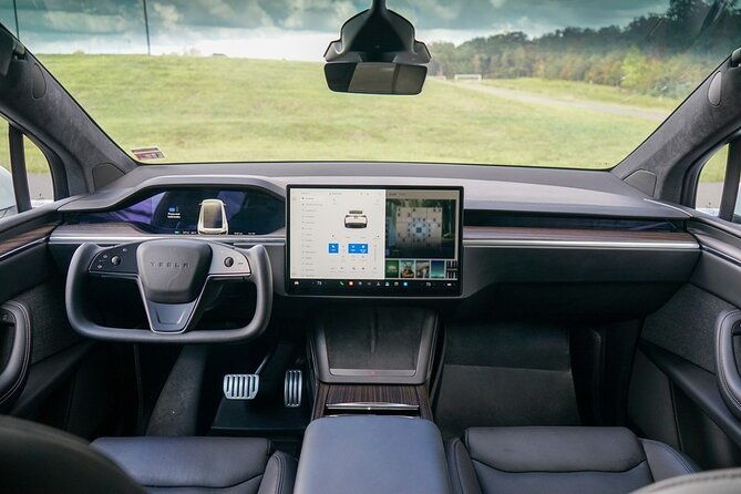 co2-offsetluxury-eco-sedan-arrival-from-brn-airport-to-bern-city