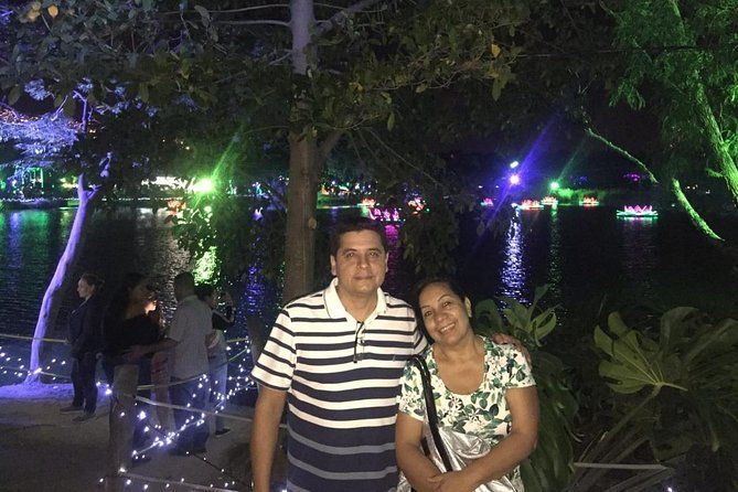 combo-tour-street-art-christmas-lights-and-food-tour-in-medellin