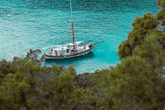 corfu-sunset-cruise-on-a-traditional-wooden-sailing-yacht