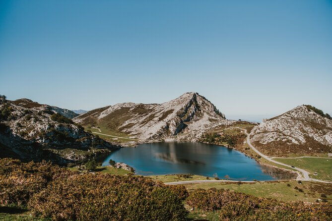 covadonga-lakes-sanctuary-and-cangas-de-onis-from-santander