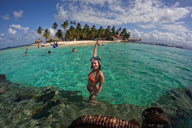 day-tour-in-san-blas-4-islands-umbrella-kayak-towels-etc