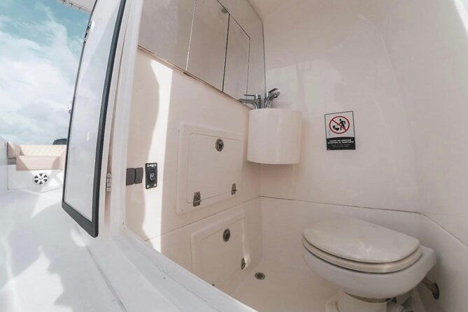 deluxe-cartagena-private-boat-for-12-people