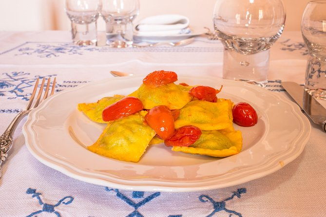 dining-experience-and-show-cooking-at-a-locals-home-in-rimini