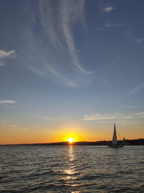 %e2%9b%b5bluemotion-lisbon%e2%9b%b5-private-sunset-sailing-tour-tagus-river
