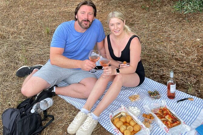 ebike-tour-millennials-olive-trees-park-with-aperitif