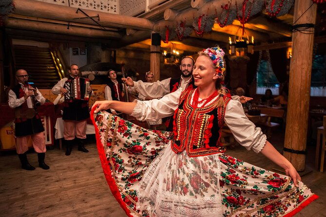 evening-folk-show-singing-dancing-and-delicious-food