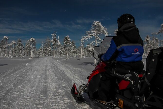 evening-snowmobile-safari-with-campfire-in-saariselka