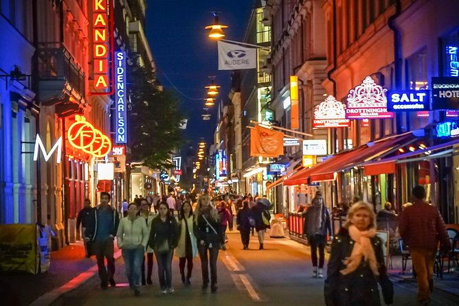 explore-stockholm-by-night