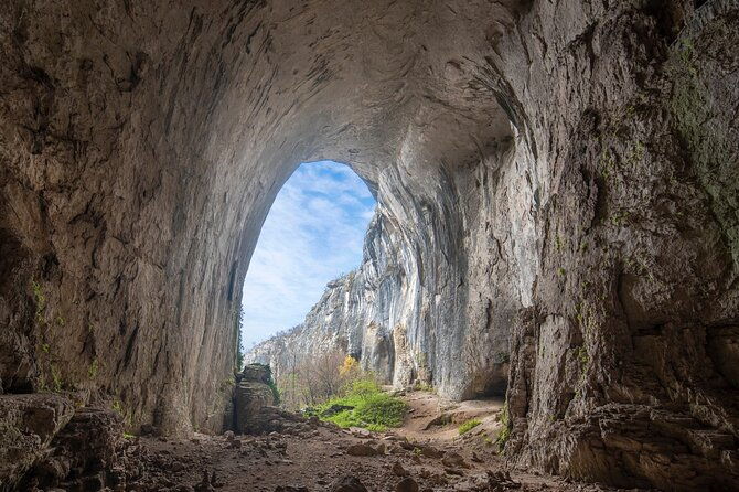 eyes-of-god-saeva-dupka-caves-and-the-blue-ostrich-farm-private-day-trip
