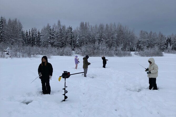 fairbanks-ice-fishing-with-transportation