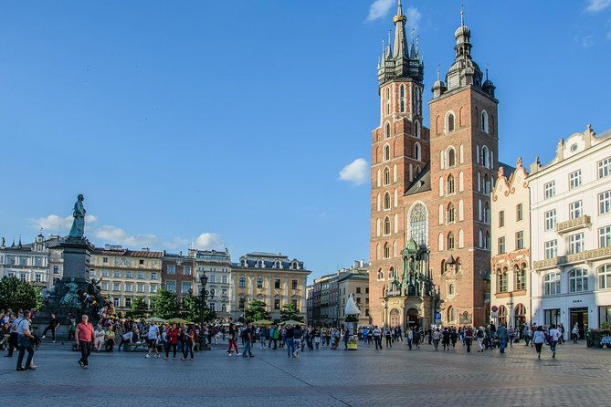 family-tour-of-krakow-old-town-with-sweets-factory-cruise