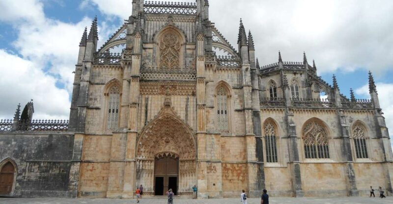 fatima-batalha-alcobaca-nazare-and-obidos-private-tour-2