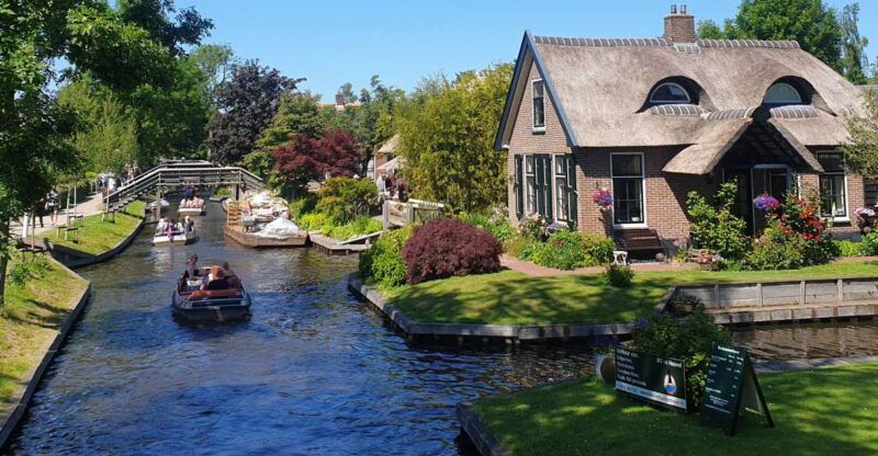 from-amsterdam-giethoorn-day-trip-with-small-electric-boat