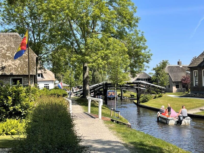 from-amsterdam-private-car-tour-to-giethoorn-and-blokzijl