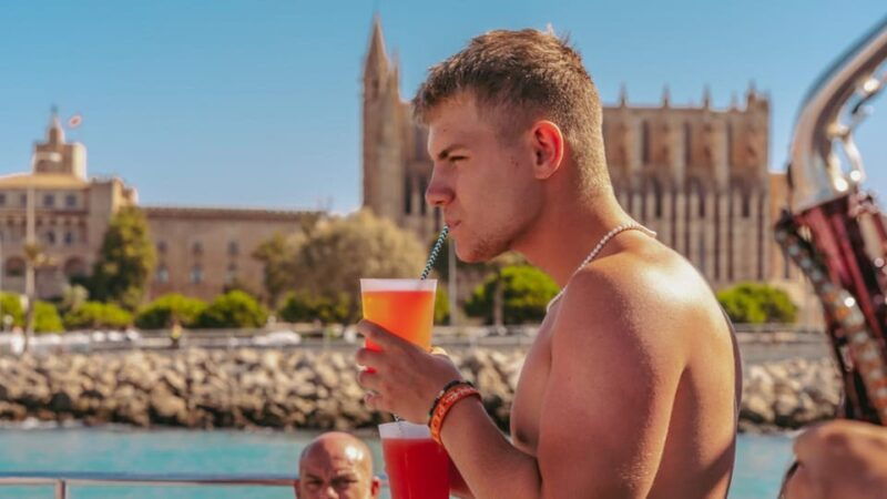 from-magaluf-palma-bay-sightseeing-cruise-with-live-music