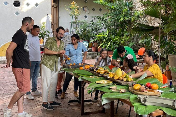fruit-tasting-experience-in-getsemani-cartagena