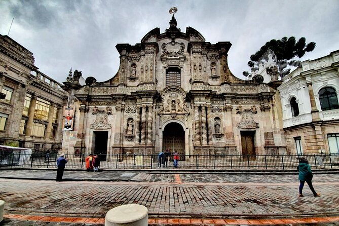 full-day-private-tour-of-the-city-of-quito-with-a-guide