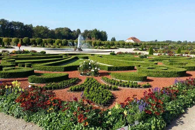 full-day-tour-to-the-hill-of-crosses-and-rundale-palace-in-latvia-from-vilnius