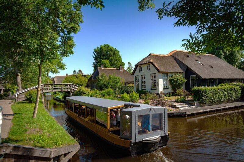 giethoorn-canal-cruise-lake