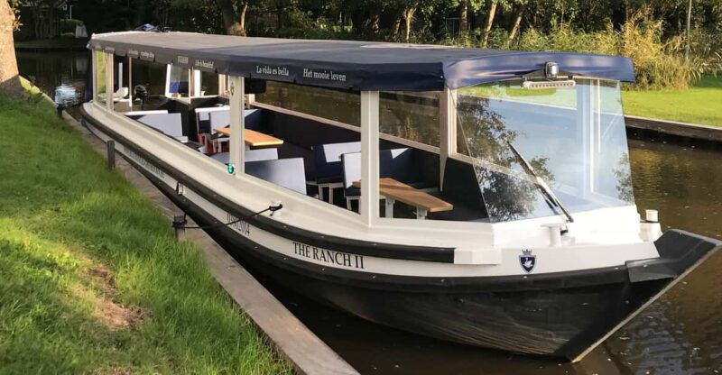 giethoorn-luxury-private-boat-2-hour-tour-with-local-guide
