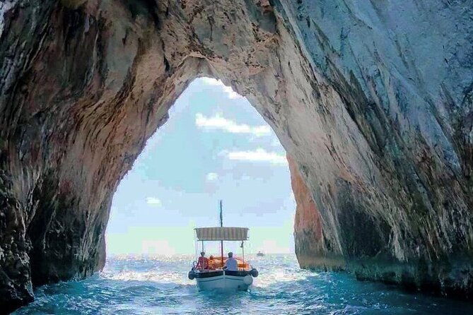 gozzo-capri-vintage-sea-tour